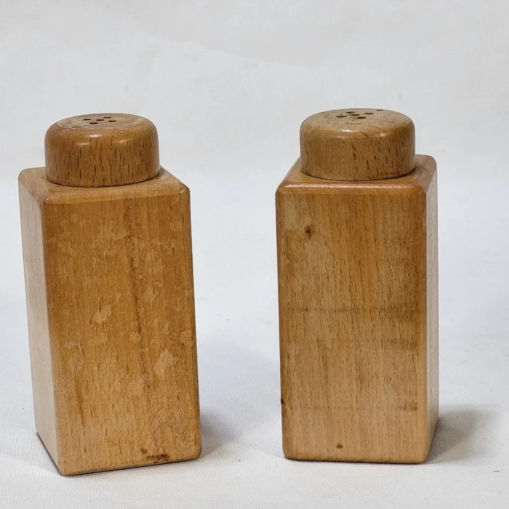 Vintage Wood Rooster Salt Pepper Shakers Hand Painted Farmhouse Kitchen Pair